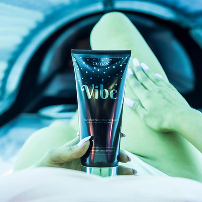 Onyx Vibe Tanning Lotion vor Solarium-Beleuchtung – intensive Bräunung für Sonnenbank-Fans mit schneller Melanin-Aktivierung